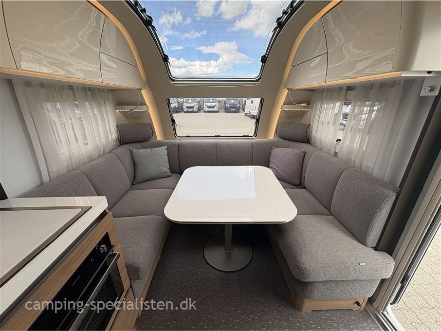Adria Alpina 663 UK Køjer og Dobbeltseng